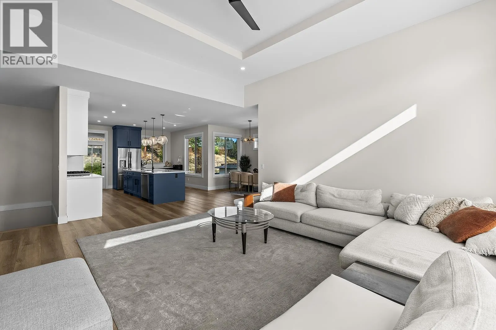 2822 Canyon Crest Drive