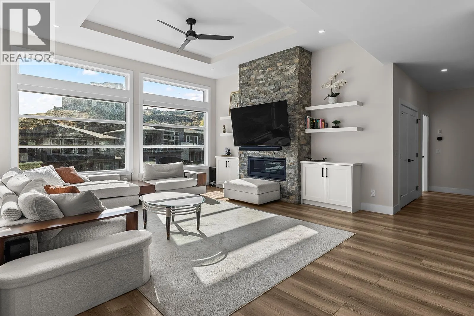 2822 Canyon Crest Drive
