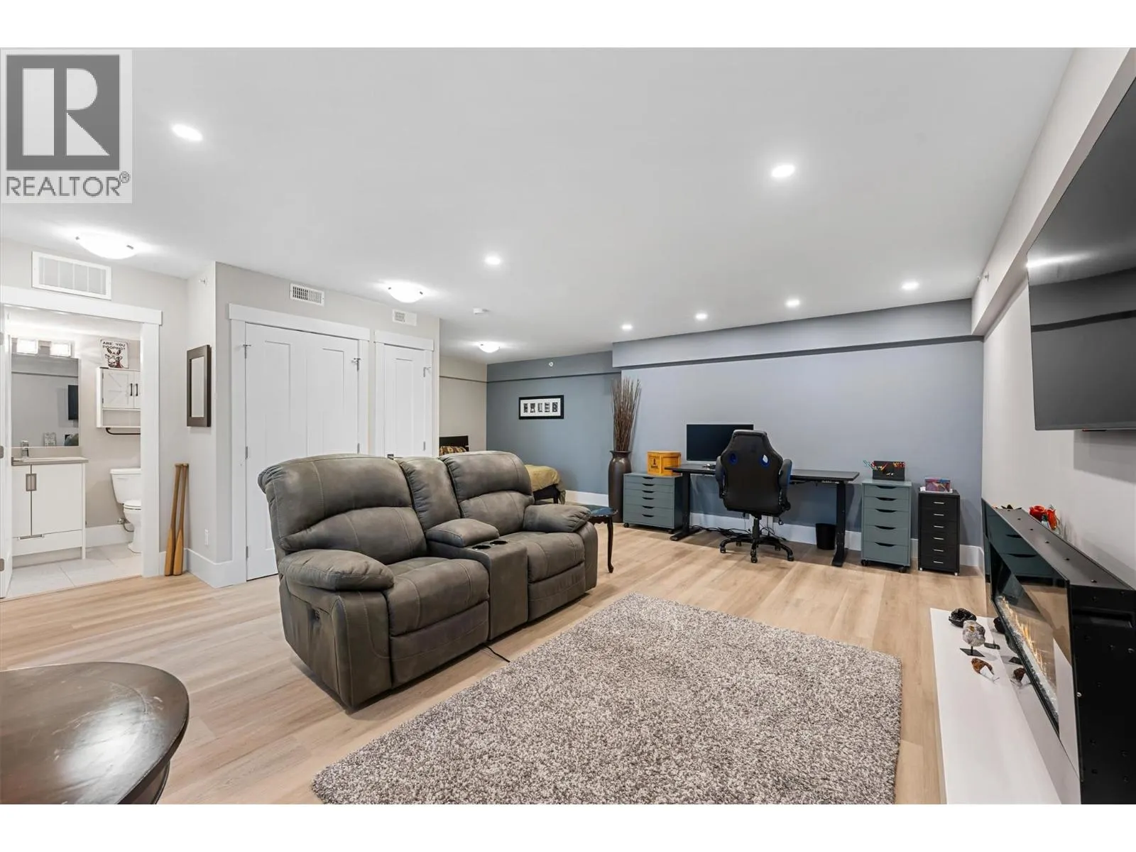 4000 REDSTONE Crescent Unit# 220