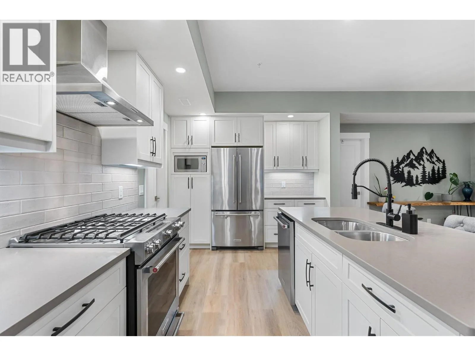 4000 REDSTONE Crescent Unit# 220