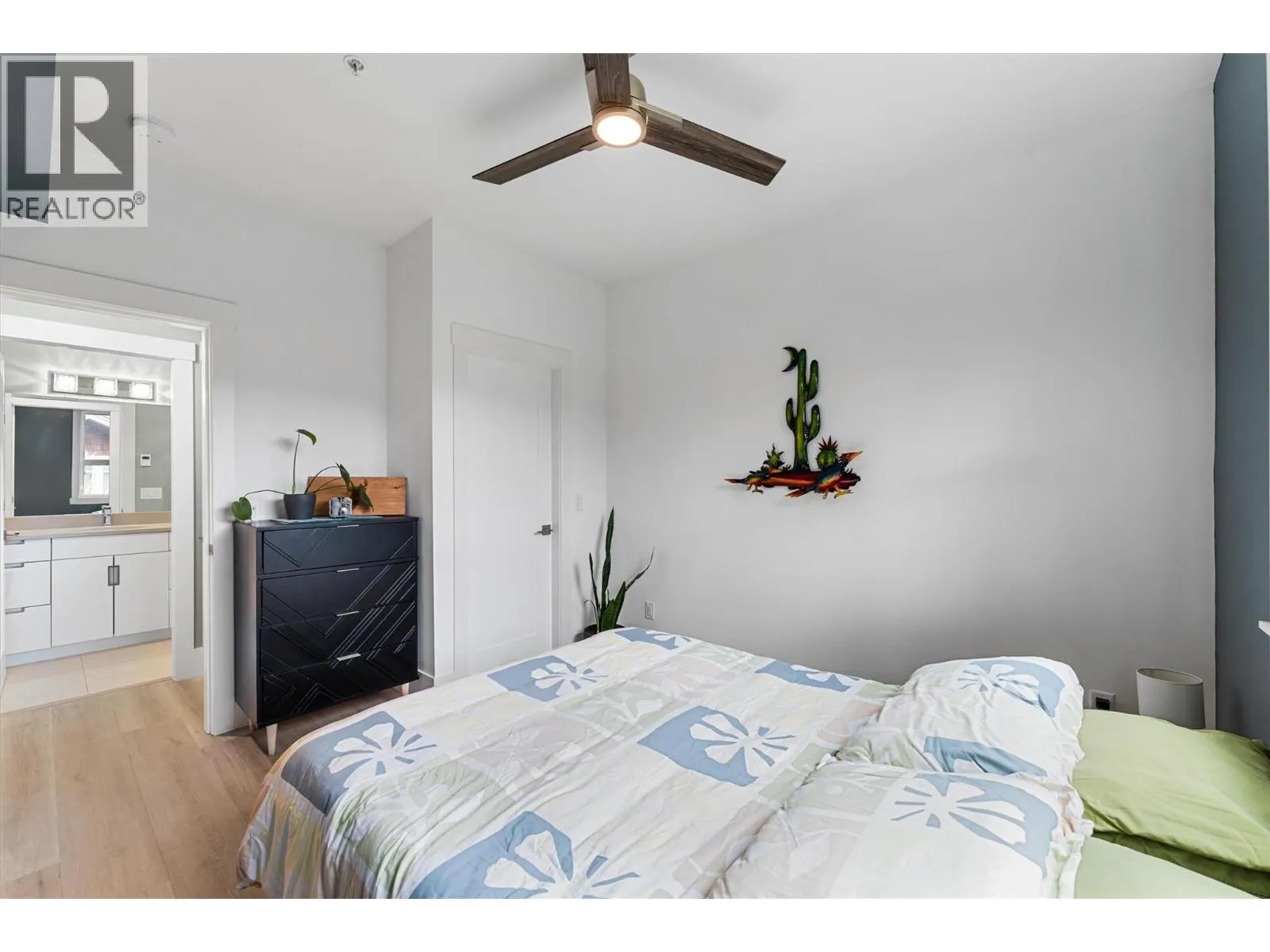 4000 REDSTONE Crescent Unit# 220