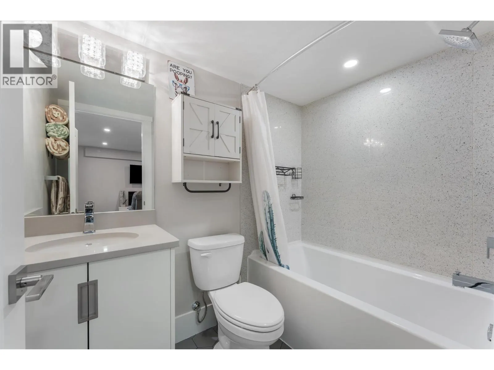4000 REDSTONE Crescent Unit# 220