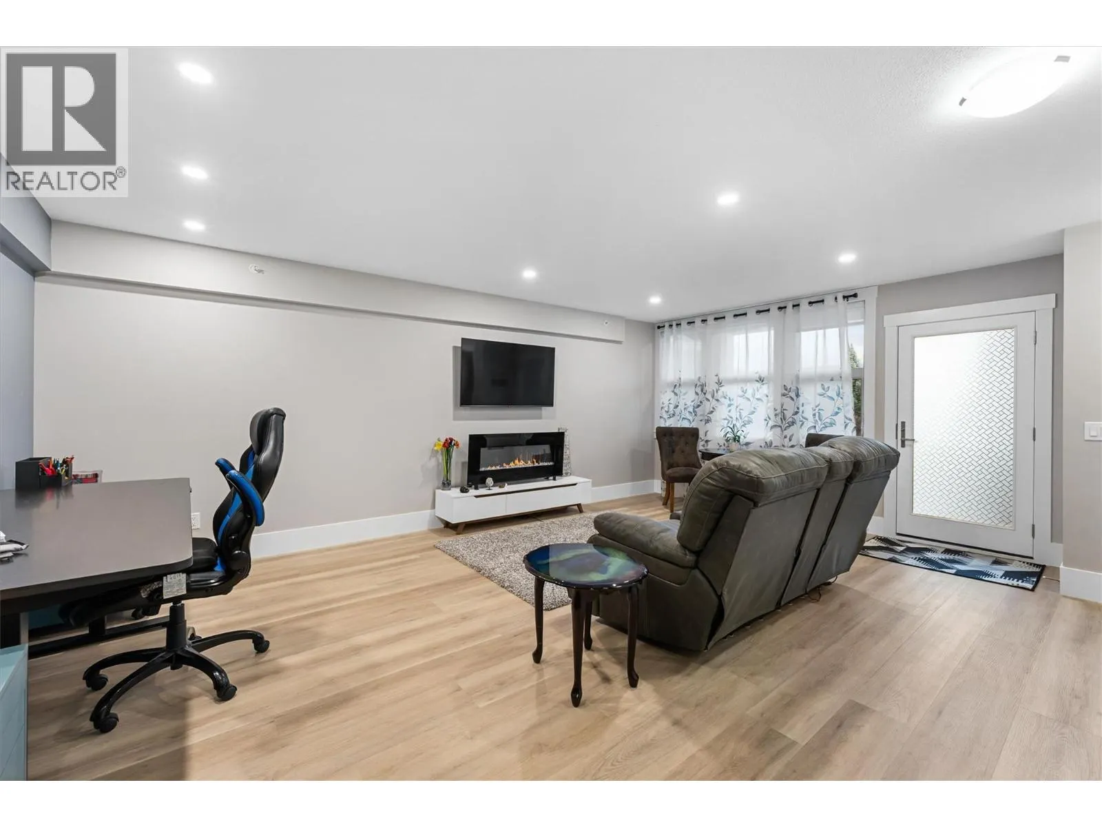 4000 REDSTONE Crescent Unit# 220