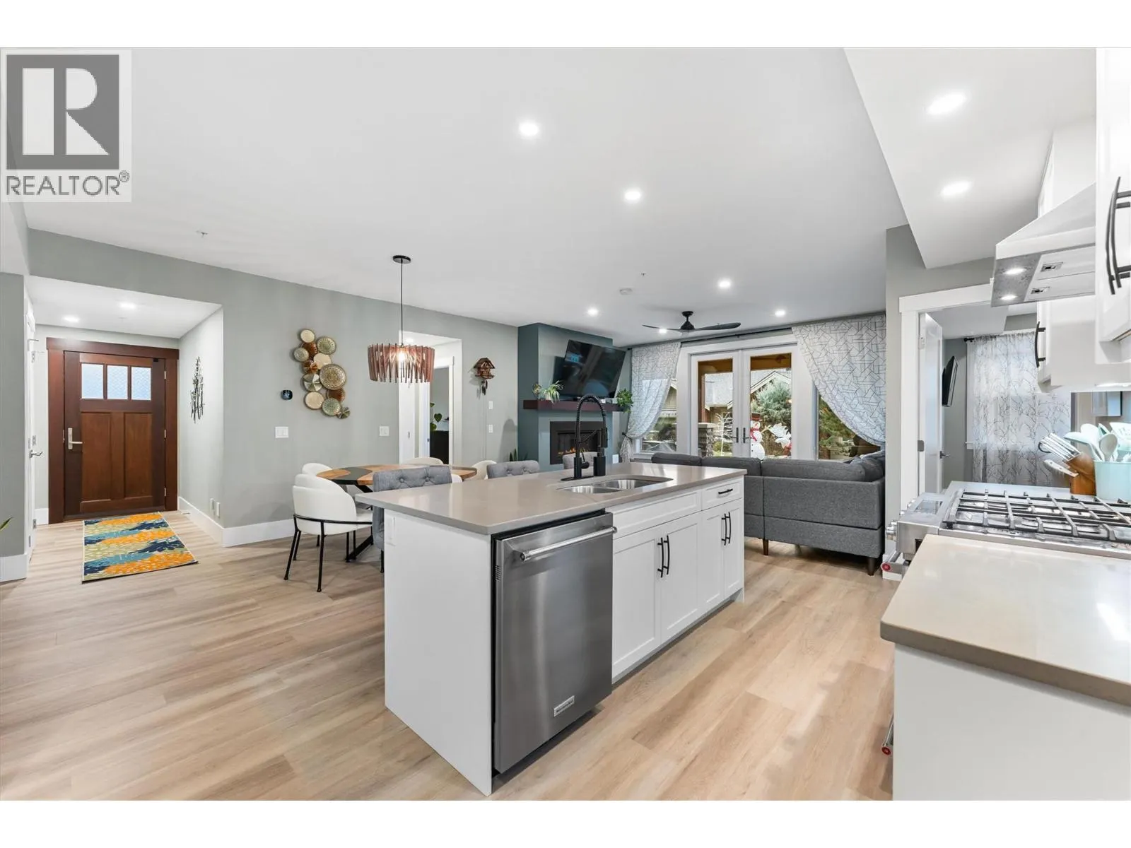 4000 REDSTONE Crescent Unit# 220