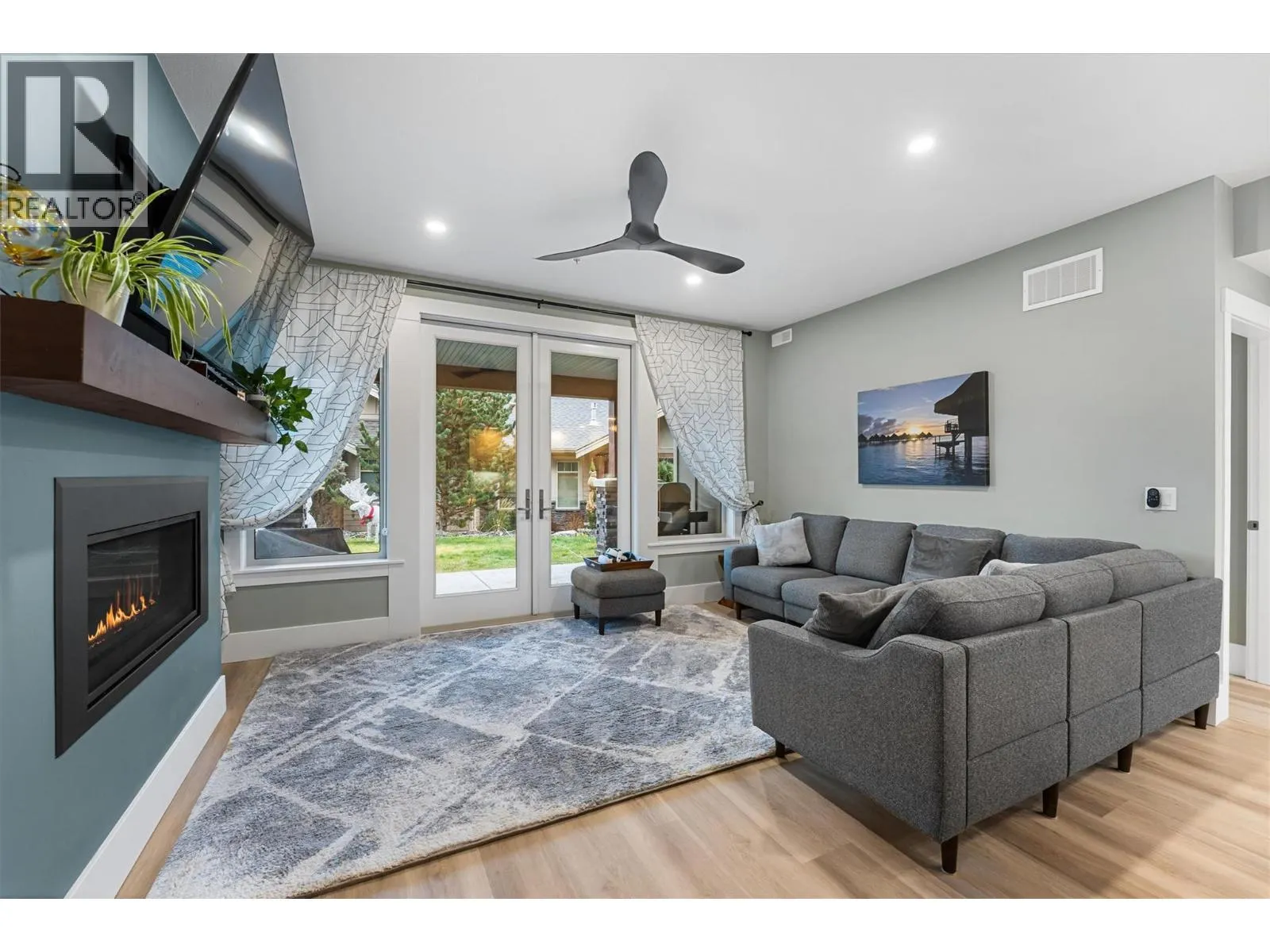4000 REDSTONE Crescent Unit# 220