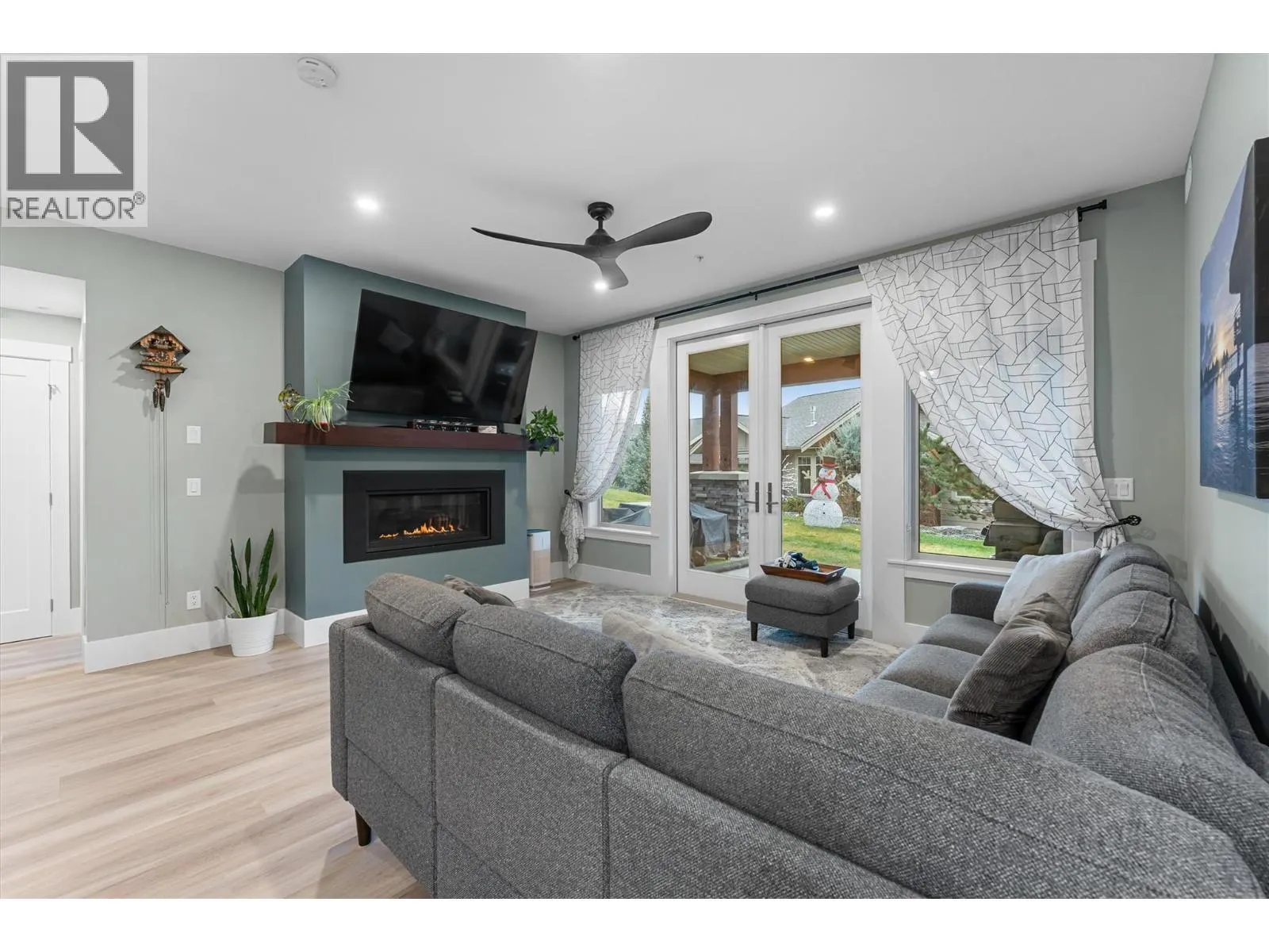 4000 REDSTONE Crescent Unit# 220