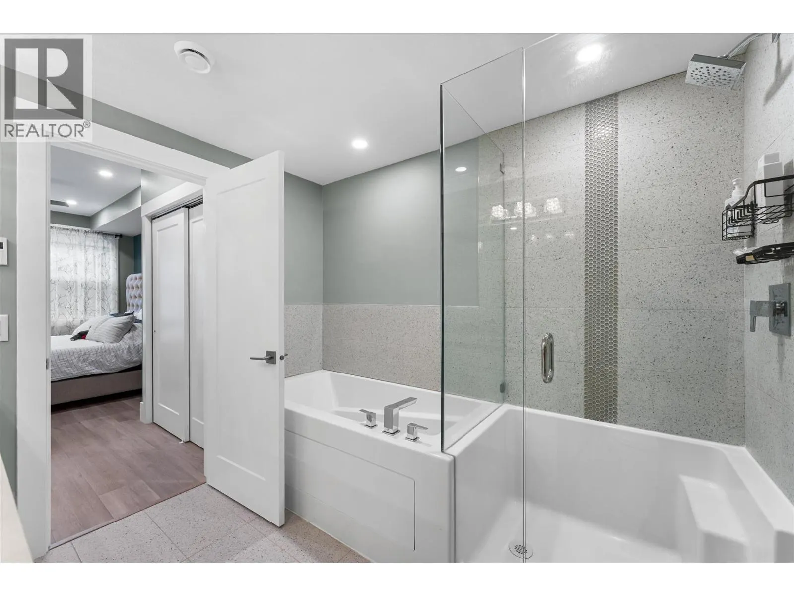 4000 REDSTONE Crescent Unit# 220