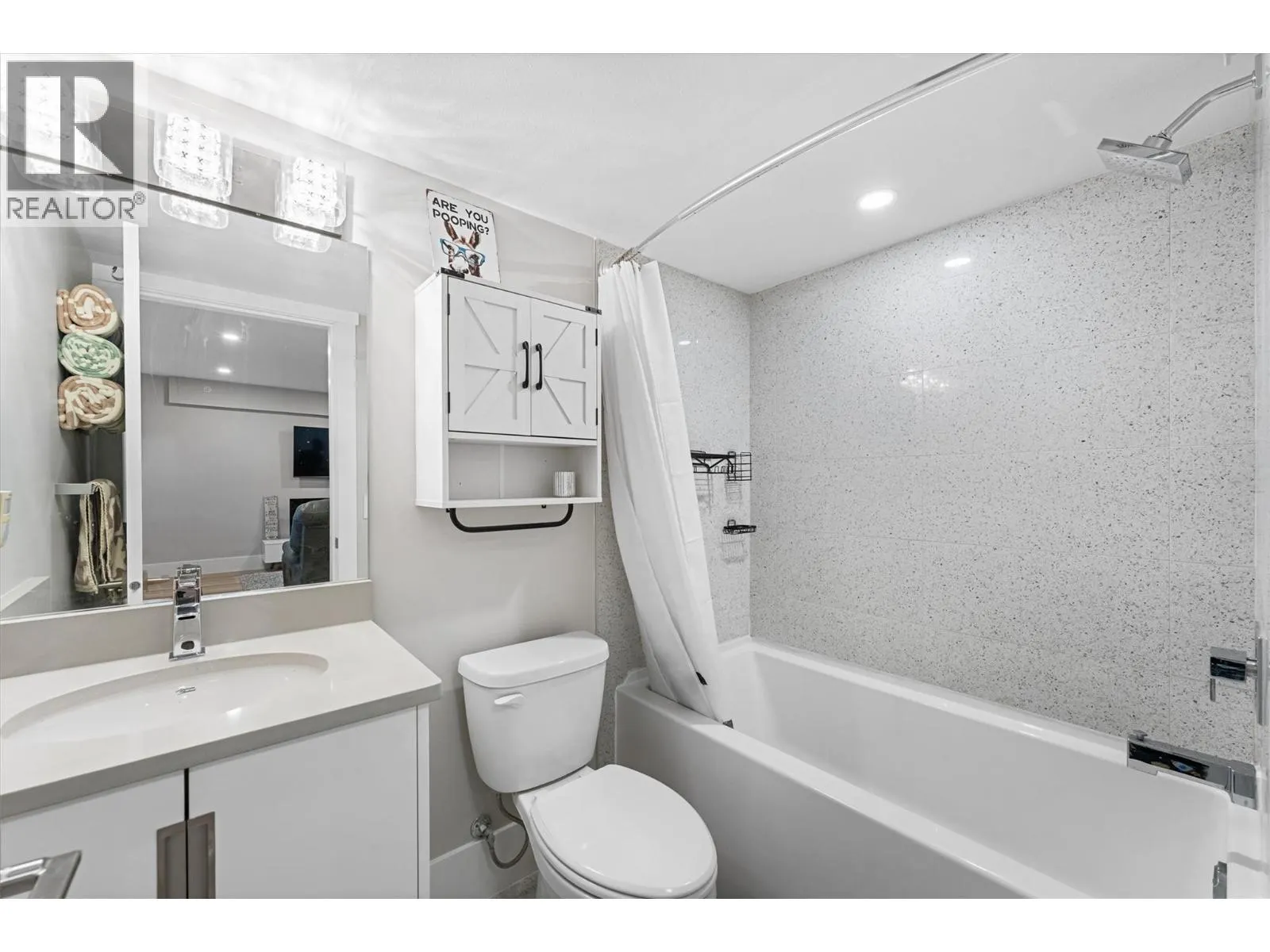 4000 REDSTONE Crescent Unit# 220