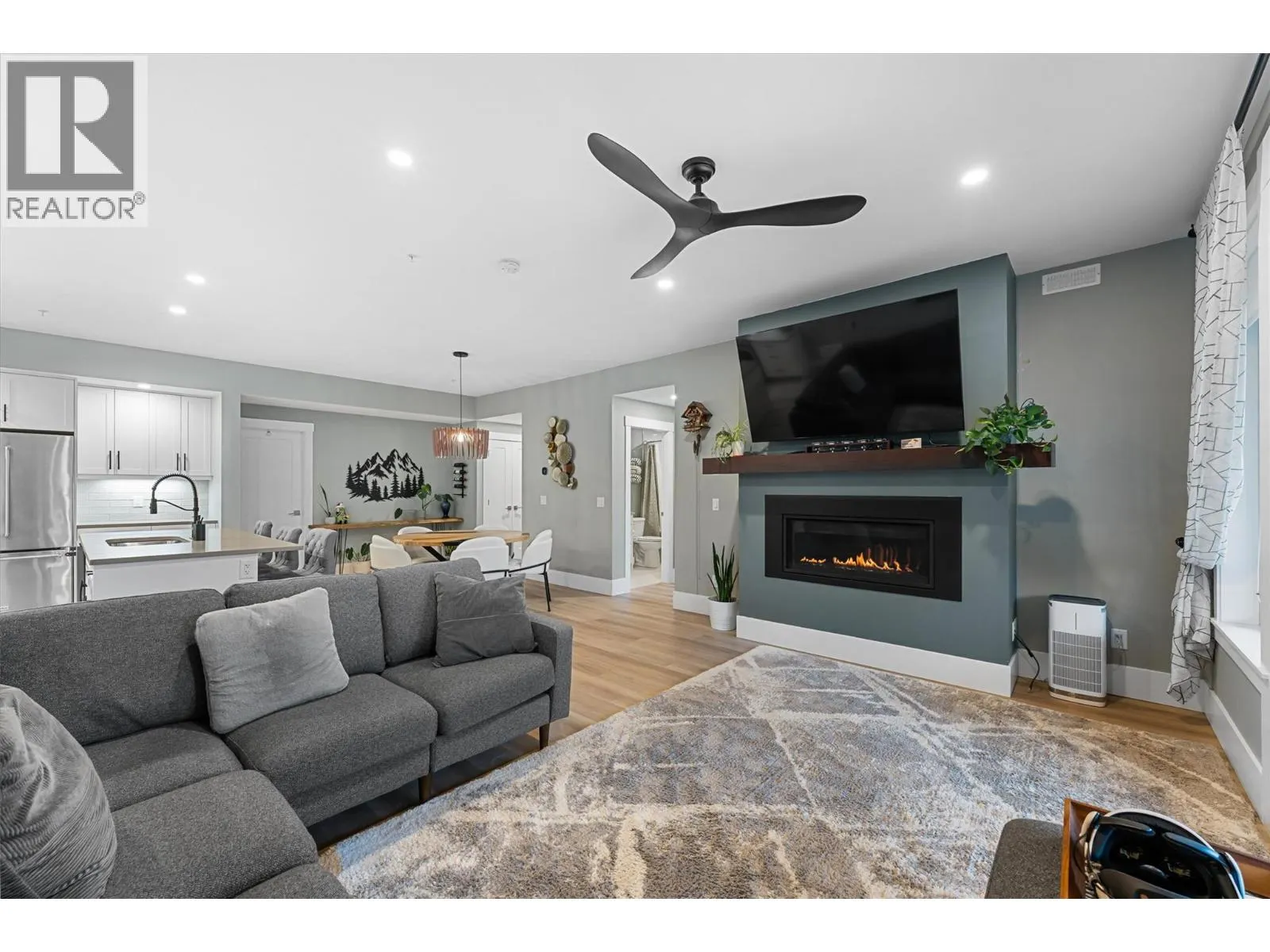 4000 REDSTONE Crescent Unit# 220