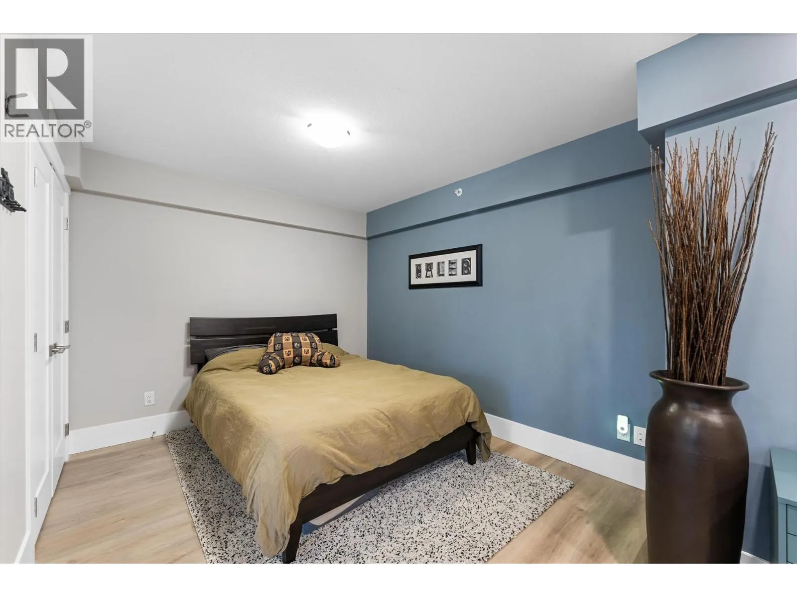 4000 REDSTONE Crescent Unit# 220