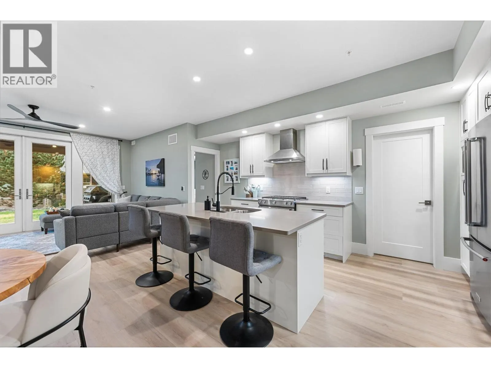 4000 REDSTONE Crescent Unit# 220