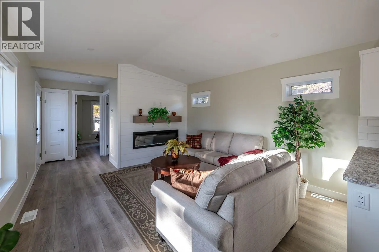 1999 HWY 97S. 1999 Highway 97S Unit# 145A Lot# 145A