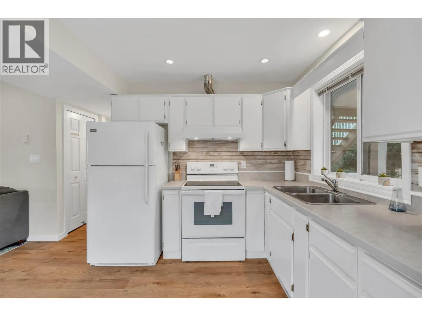 114 VANCOUVER Place