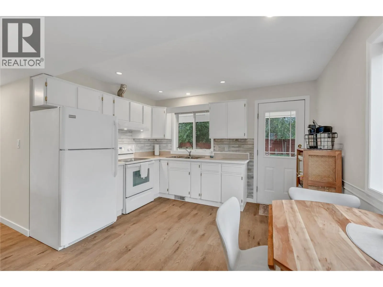 114 VANCOUVER Place