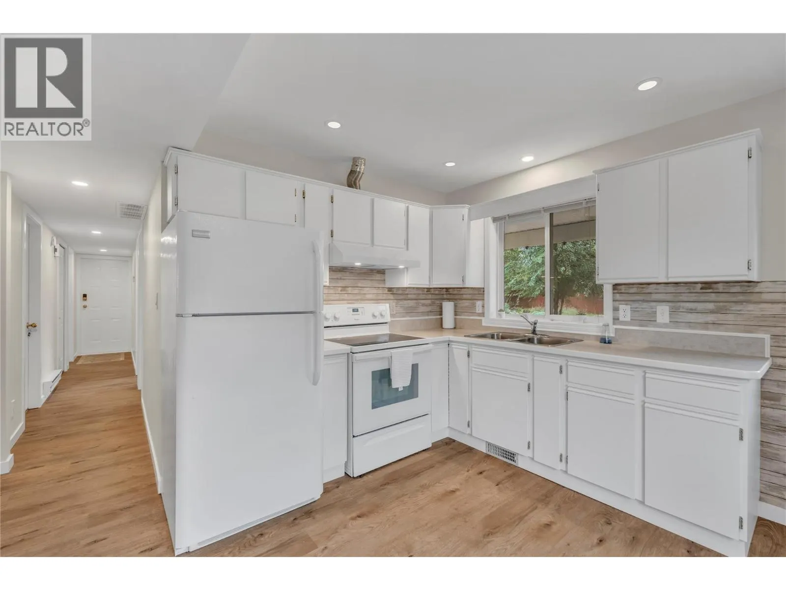 114 VANCOUVER Place