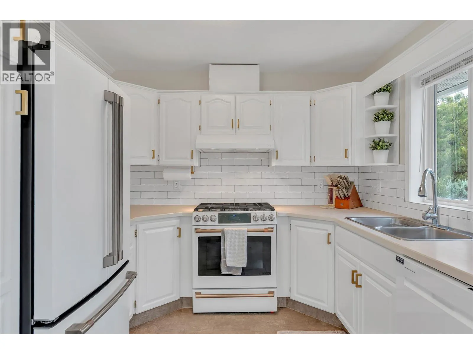 114 VANCOUVER Place