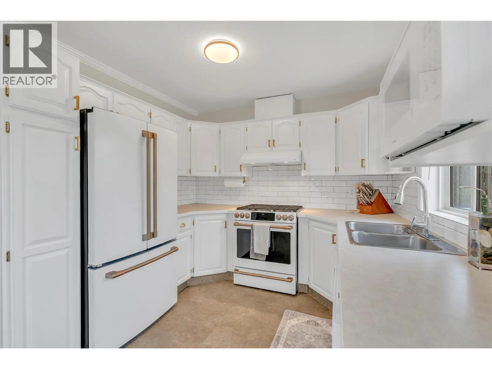 114 VANCOUVER Place