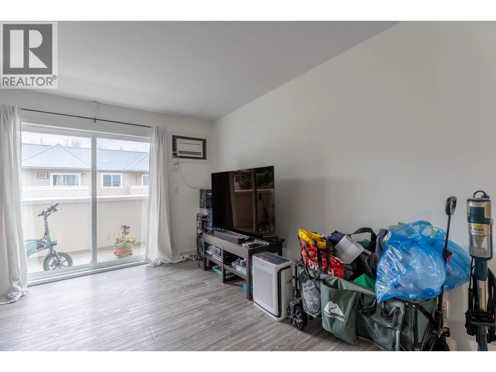 3160 De Montreuil Court Unit# 413