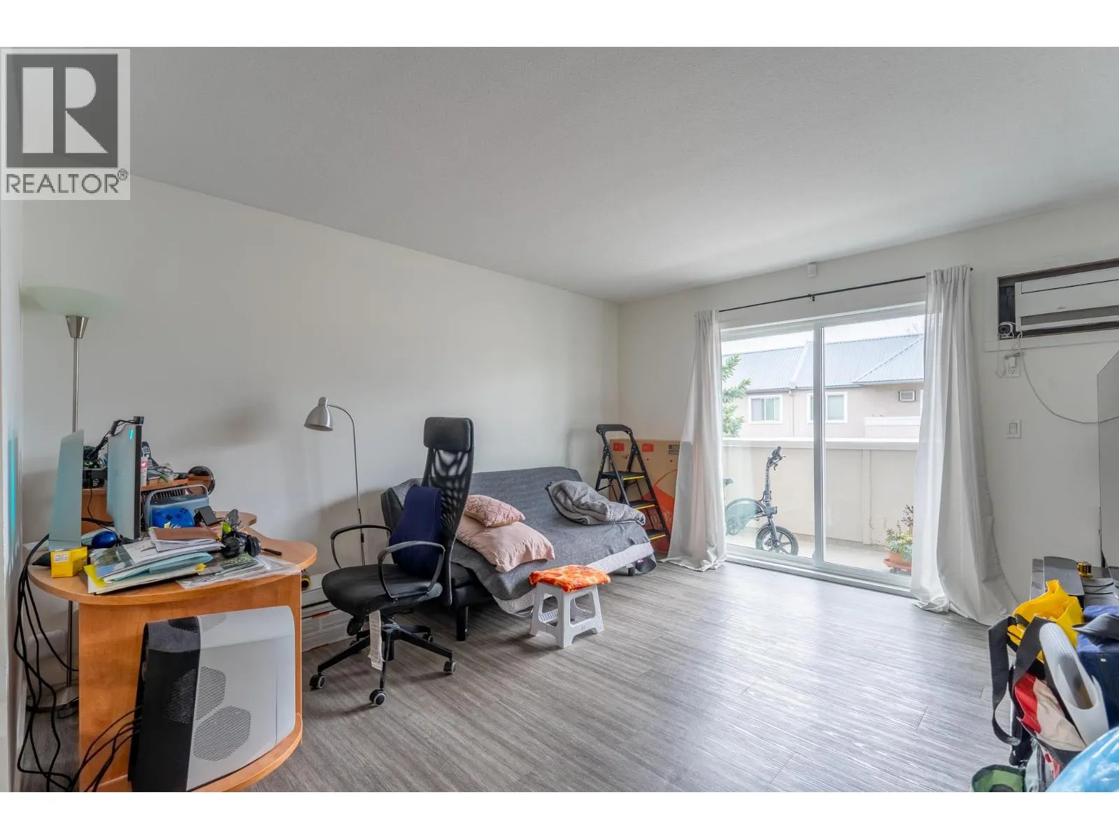 3160 De Montreuil Court Unit# 413