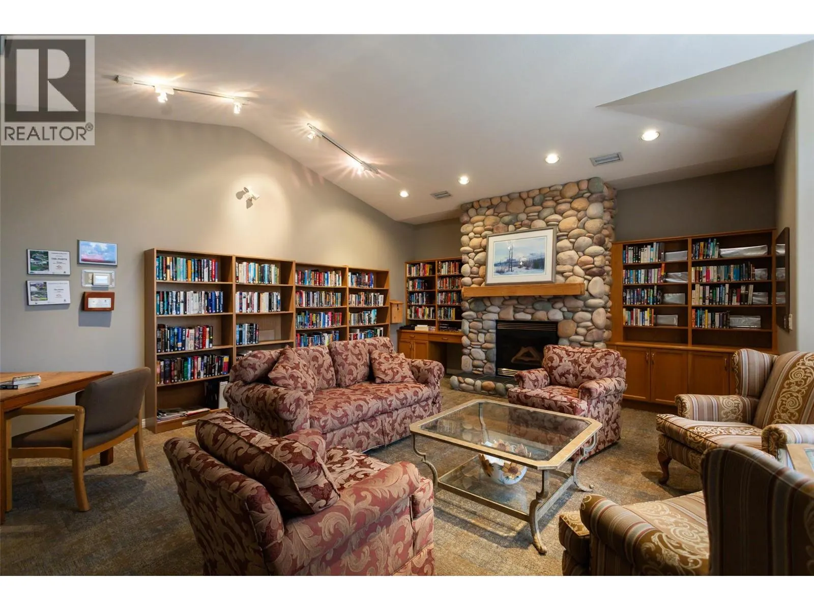 4074 Gellatly Road Unit# 221