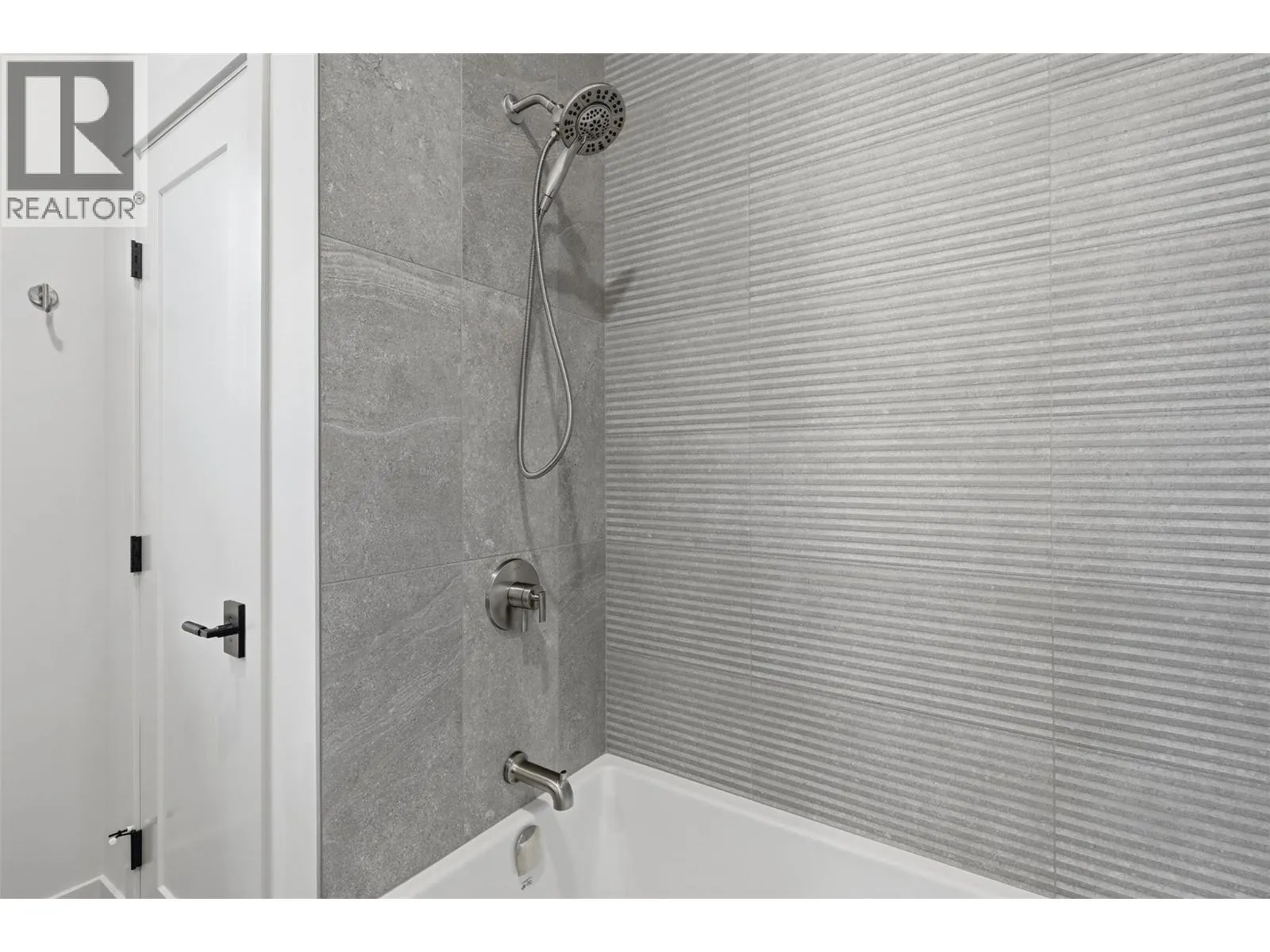 38 RUE CHEVAL NOIR Unit# 411