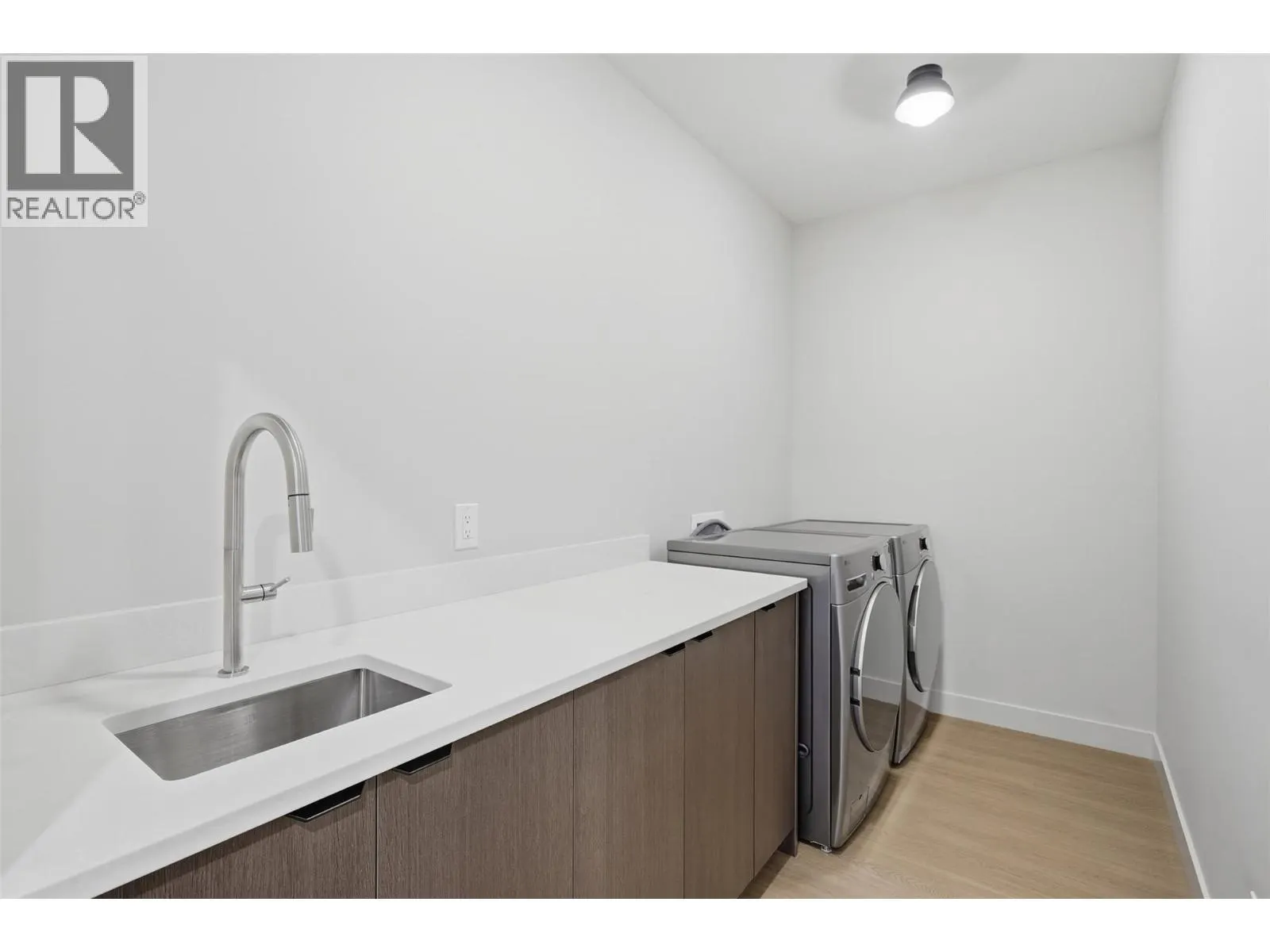 38 RUE CHEVAL NOIR Unit# 411