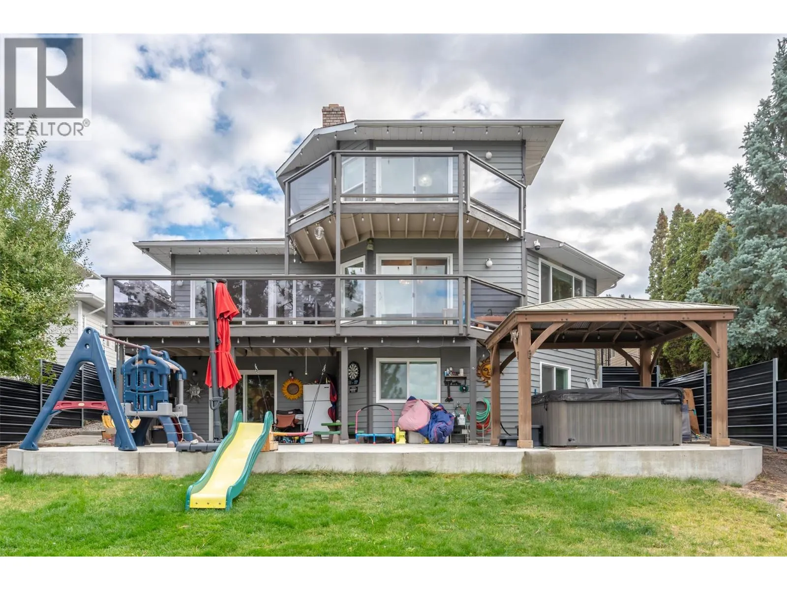138 Evergreen Crescent