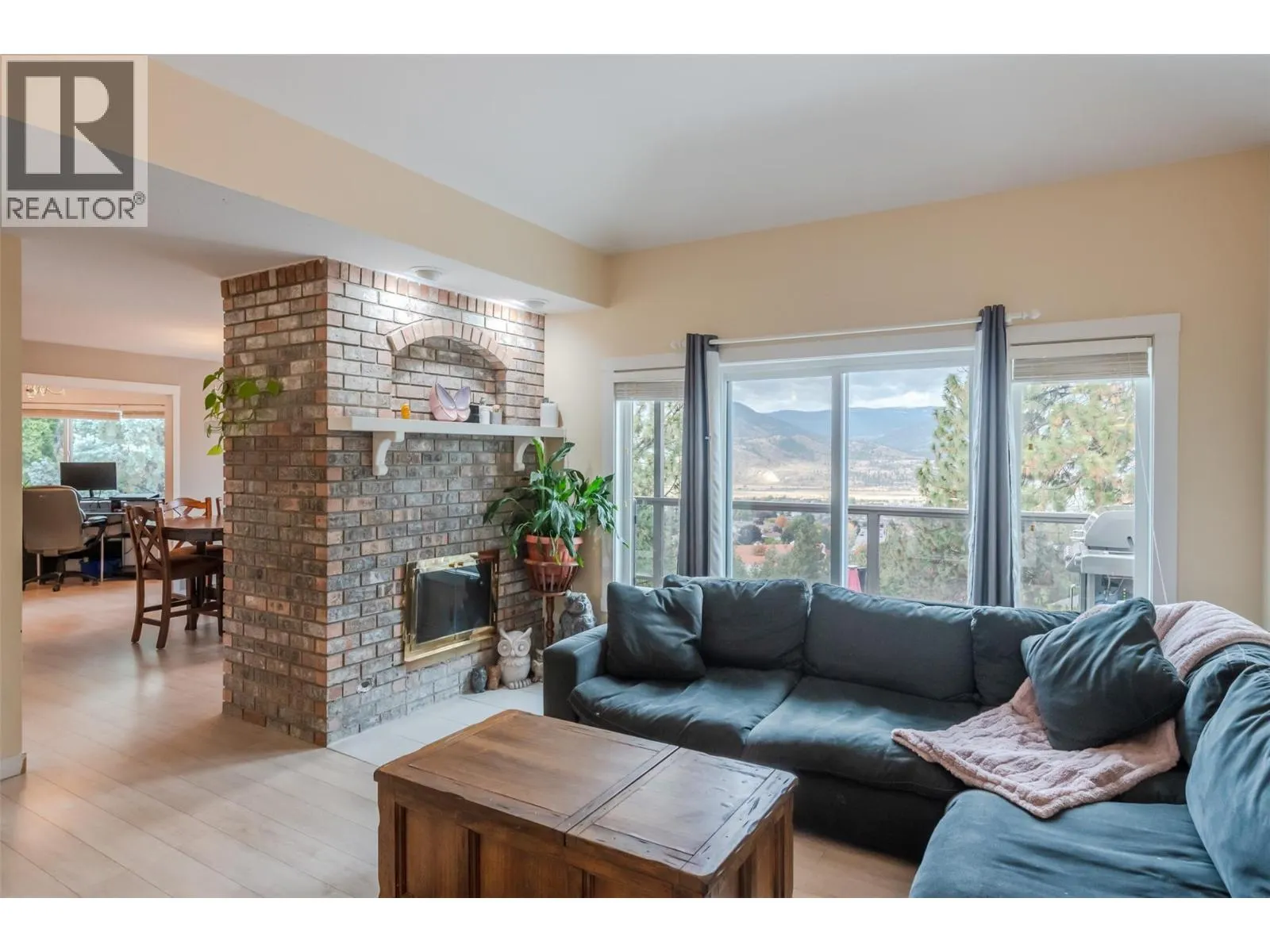 138 Evergreen Crescent