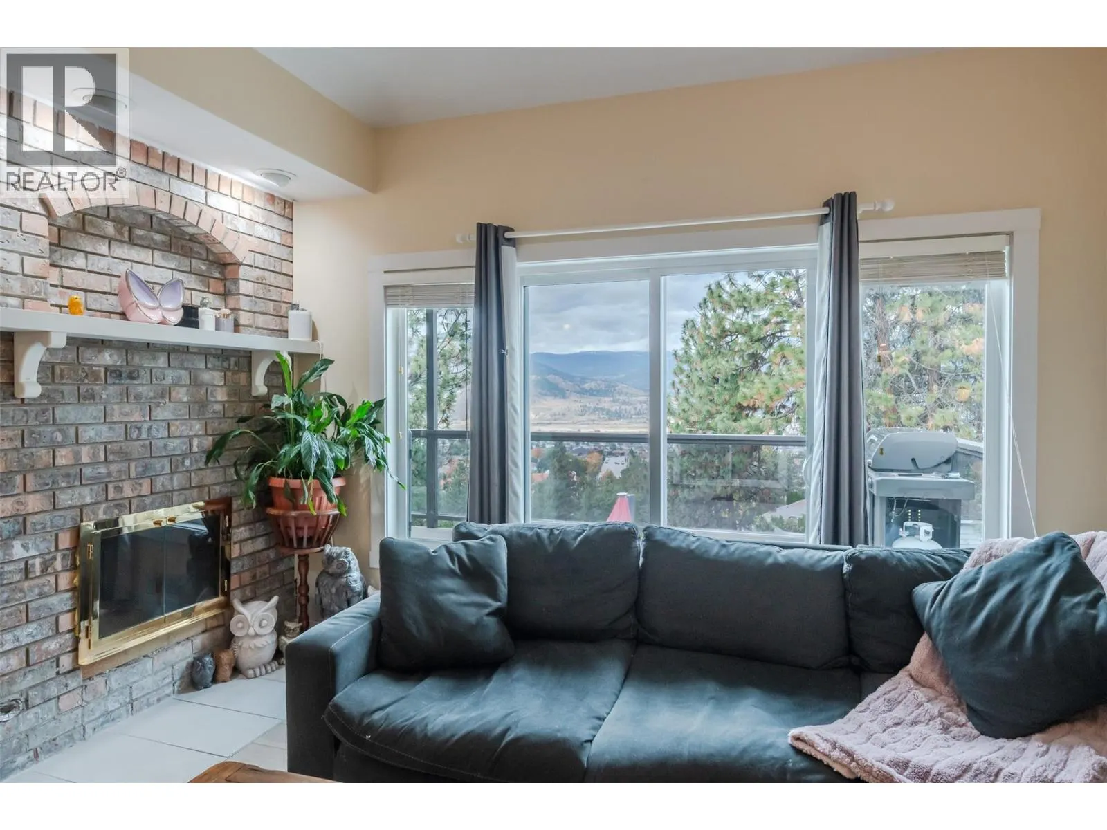 138 Evergreen Crescent