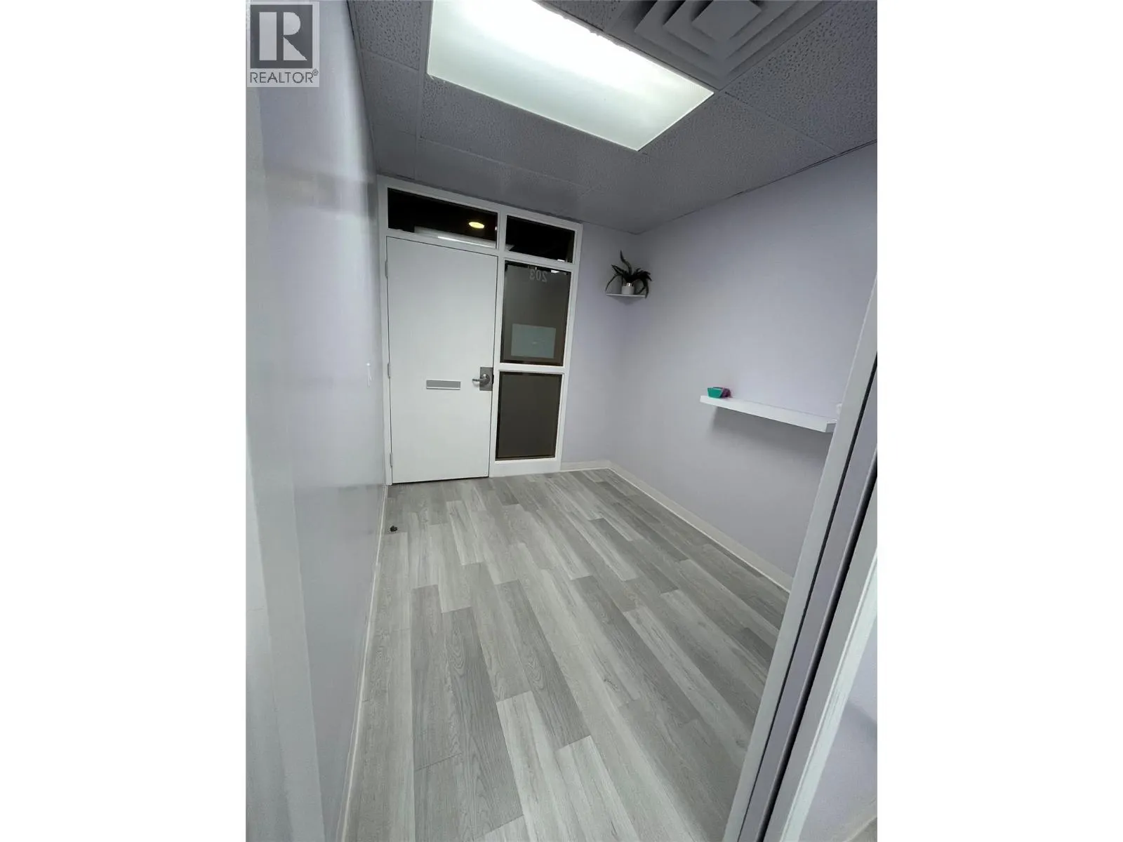 3140 Lakeshore Road Unit# 203