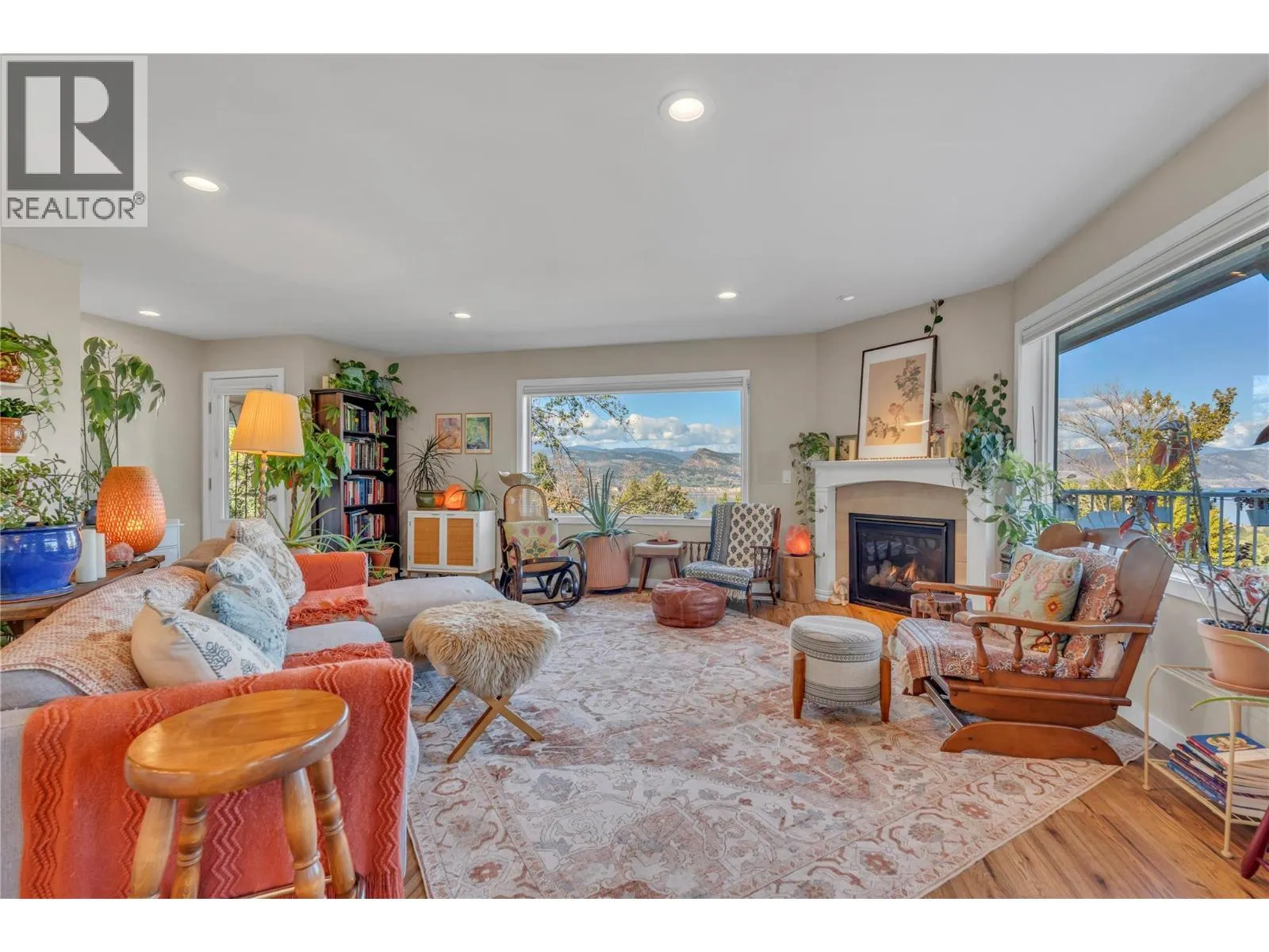 2864 Arawana Road