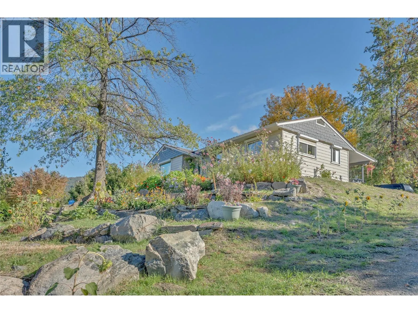 2864 Arawana Road