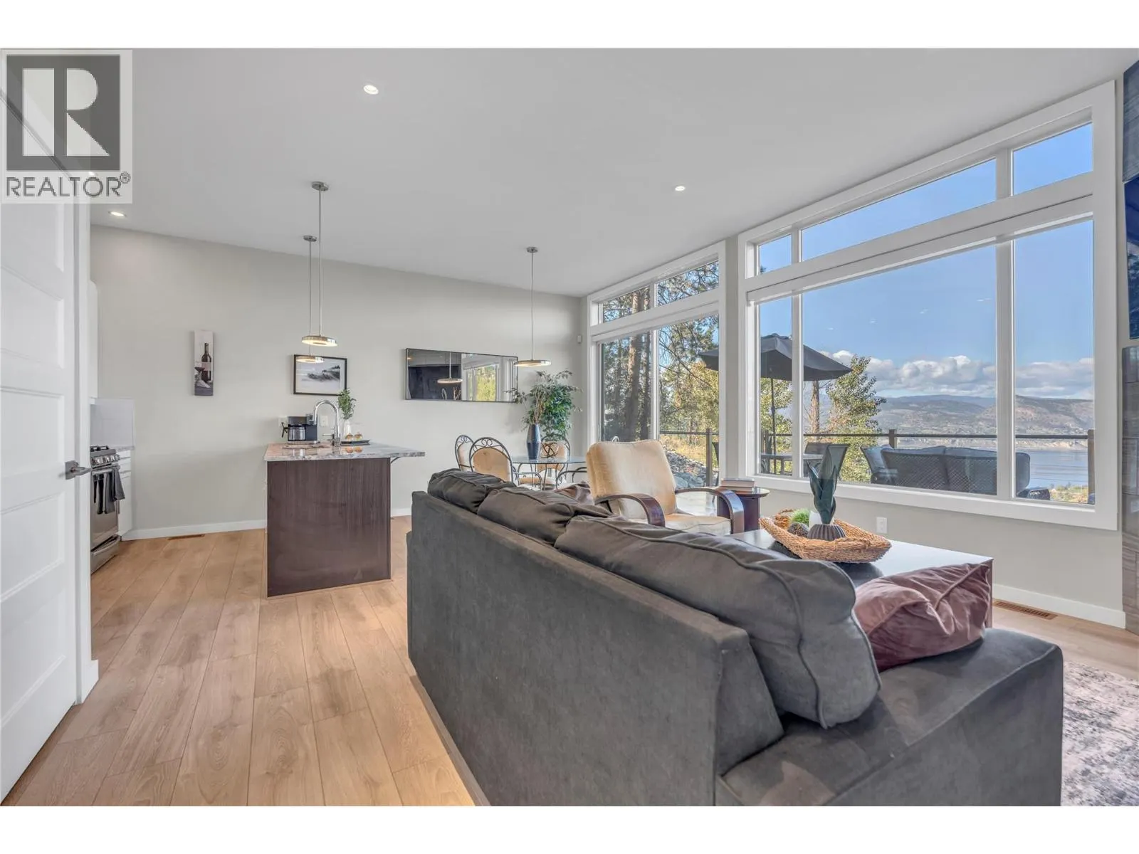 2864 Arawana Road
