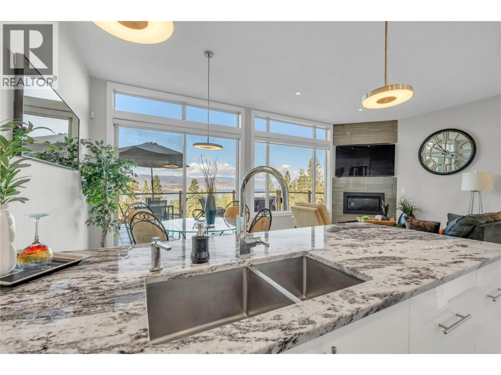 2864 Arawana Road