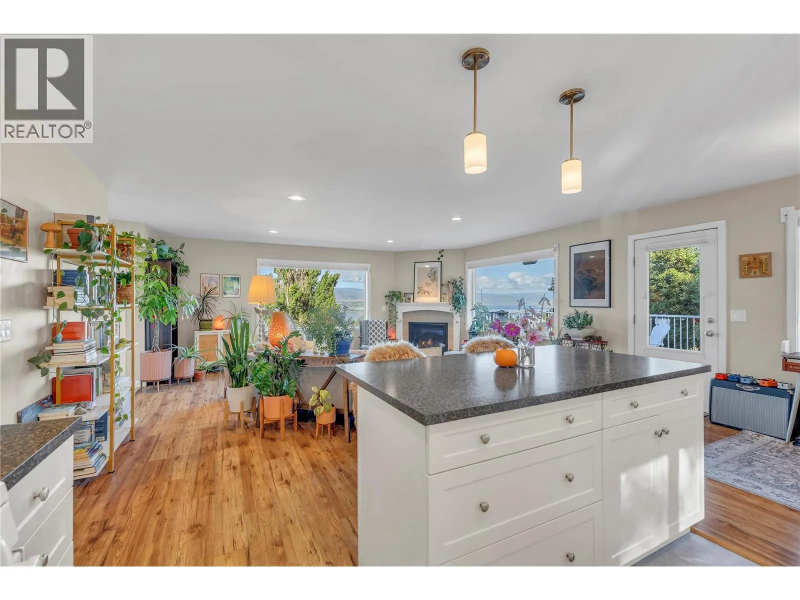 2864 Arawana Road