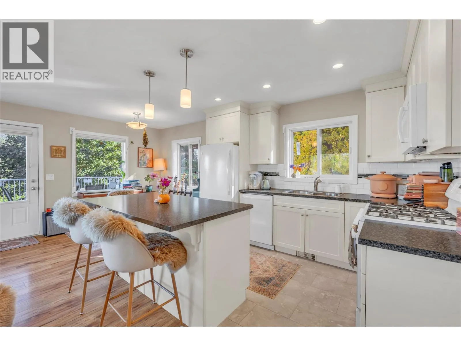 2864 Arawana Road