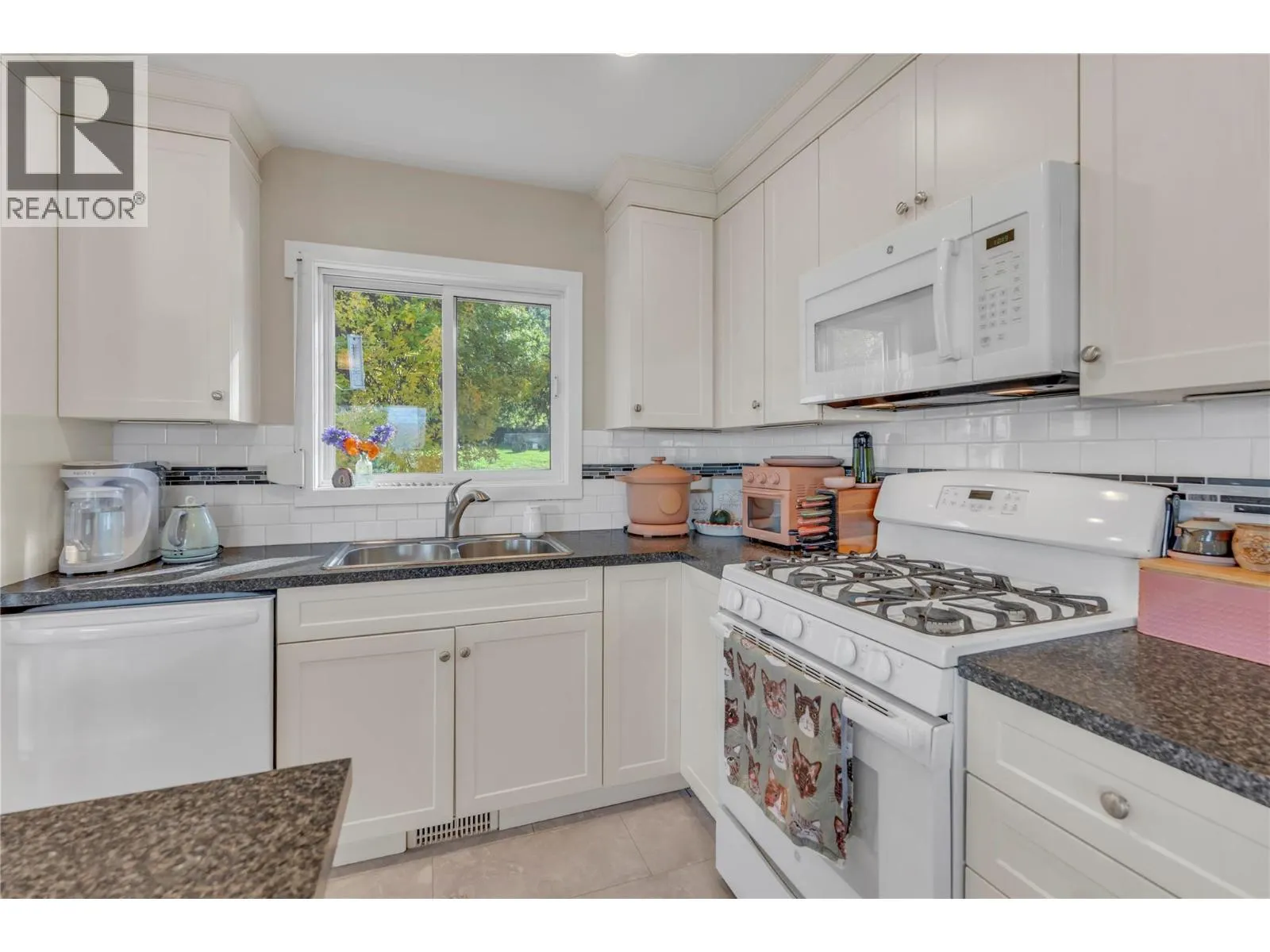 2864 Arawana Road