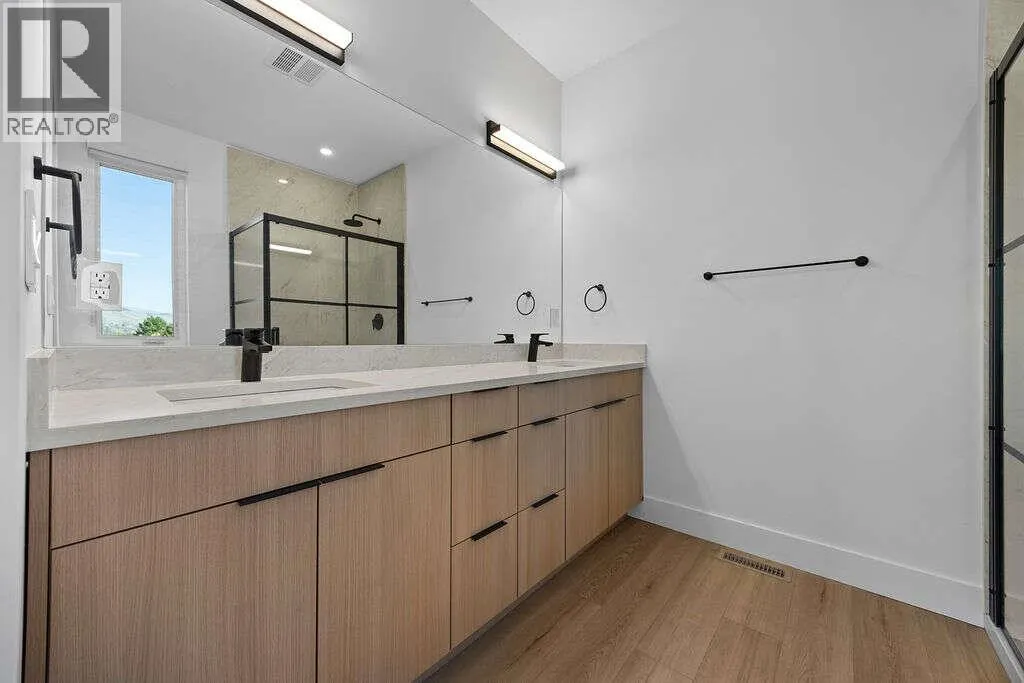 1506 39A Avenue Unit# 1