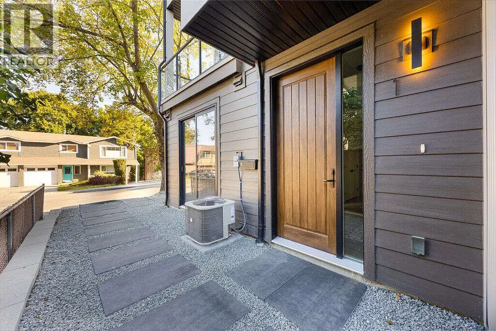 1506 39A Avenue Unit# 1