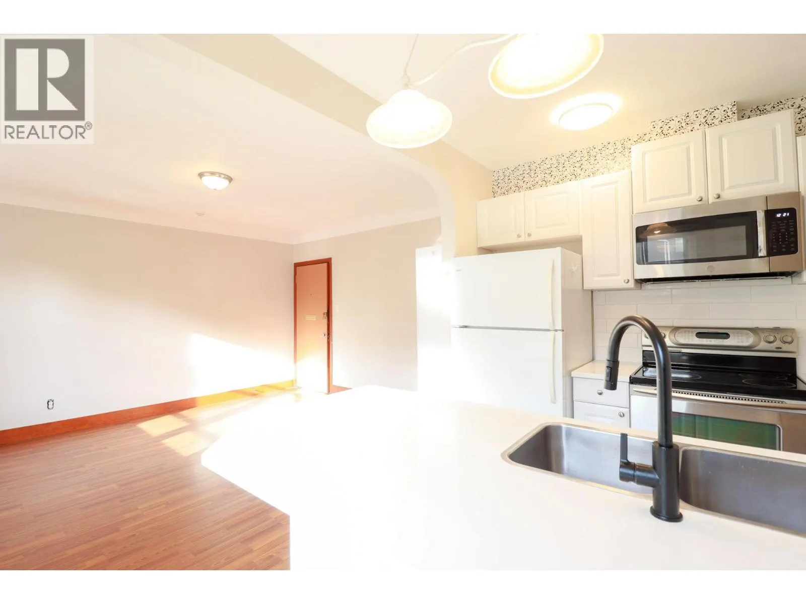 156 Nanaimo Avenue E