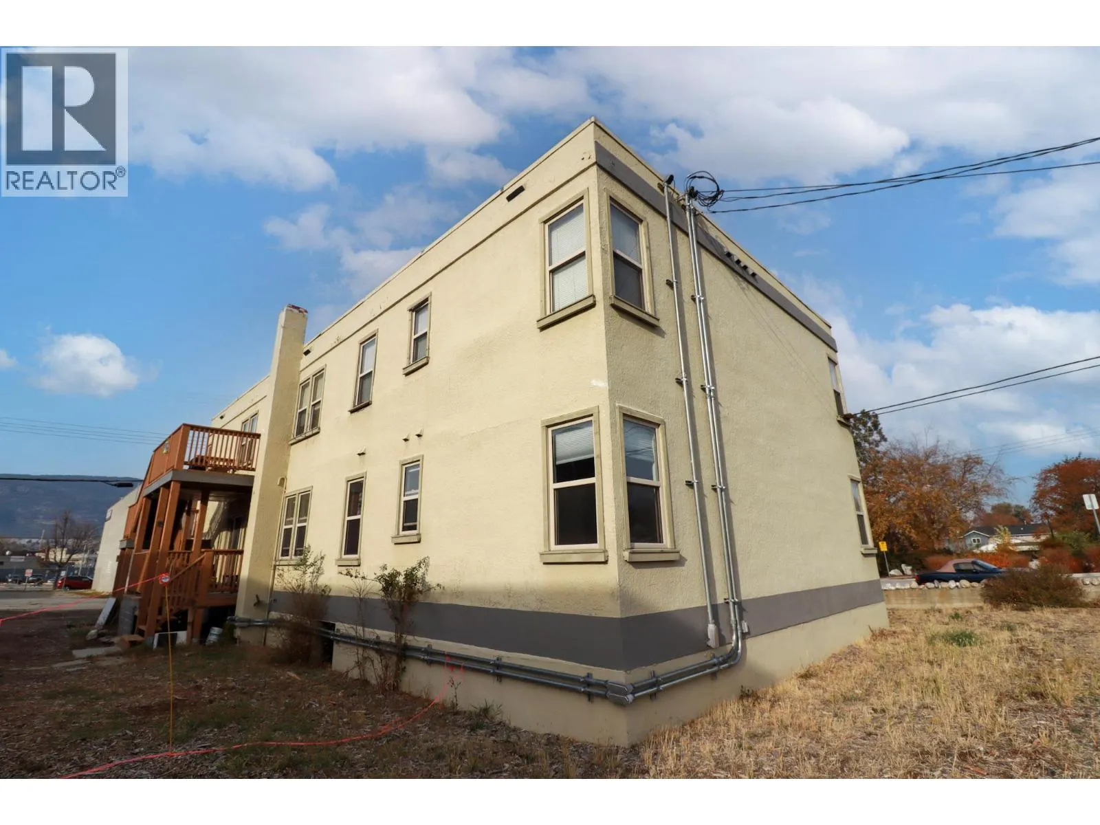 156 Nanaimo Avenue E