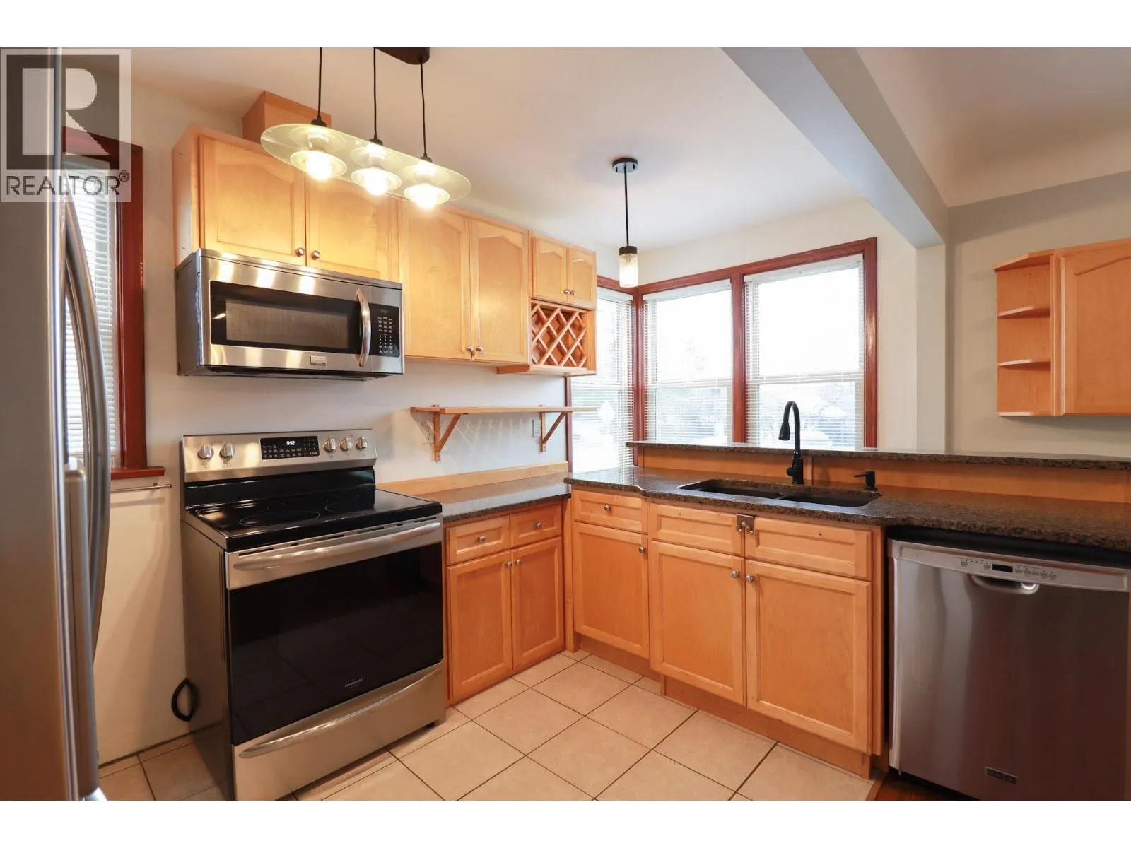 156 Nanaimo Avenue E