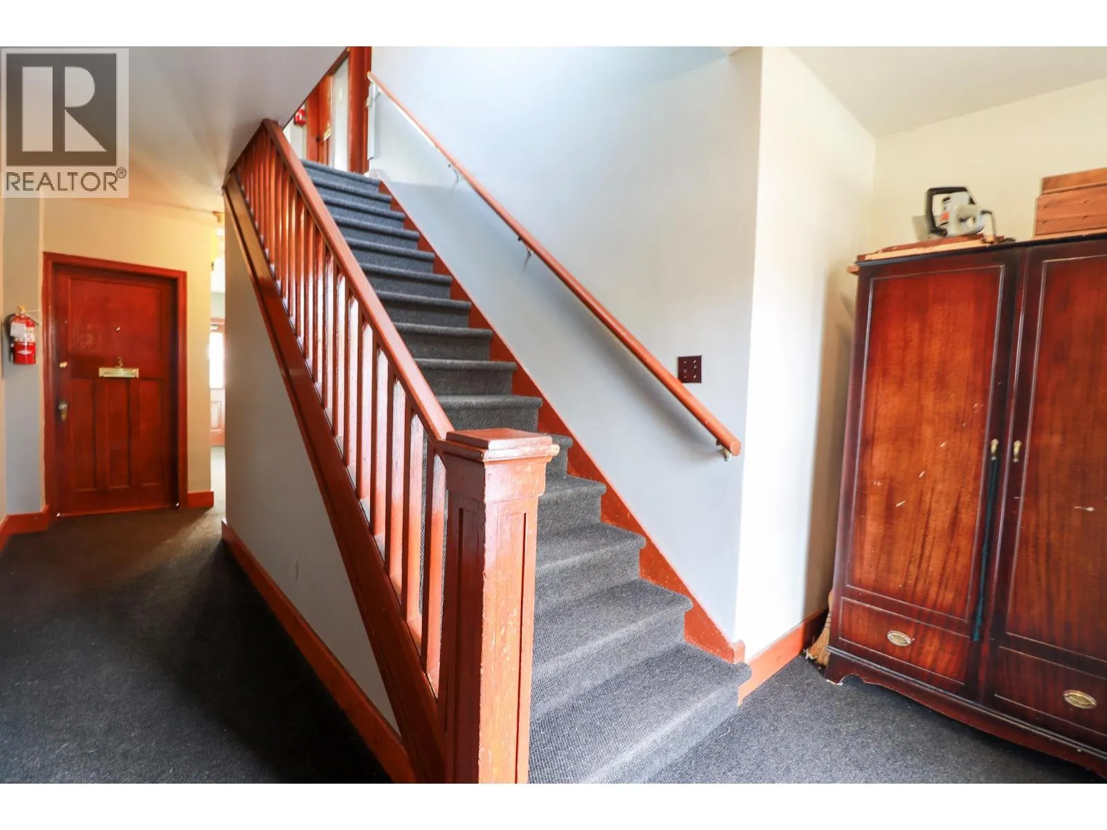 156 Nanaimo Avenue E