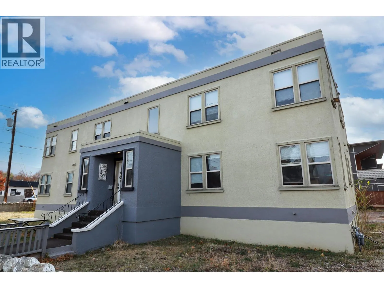 156 Nanaimo Avenue E