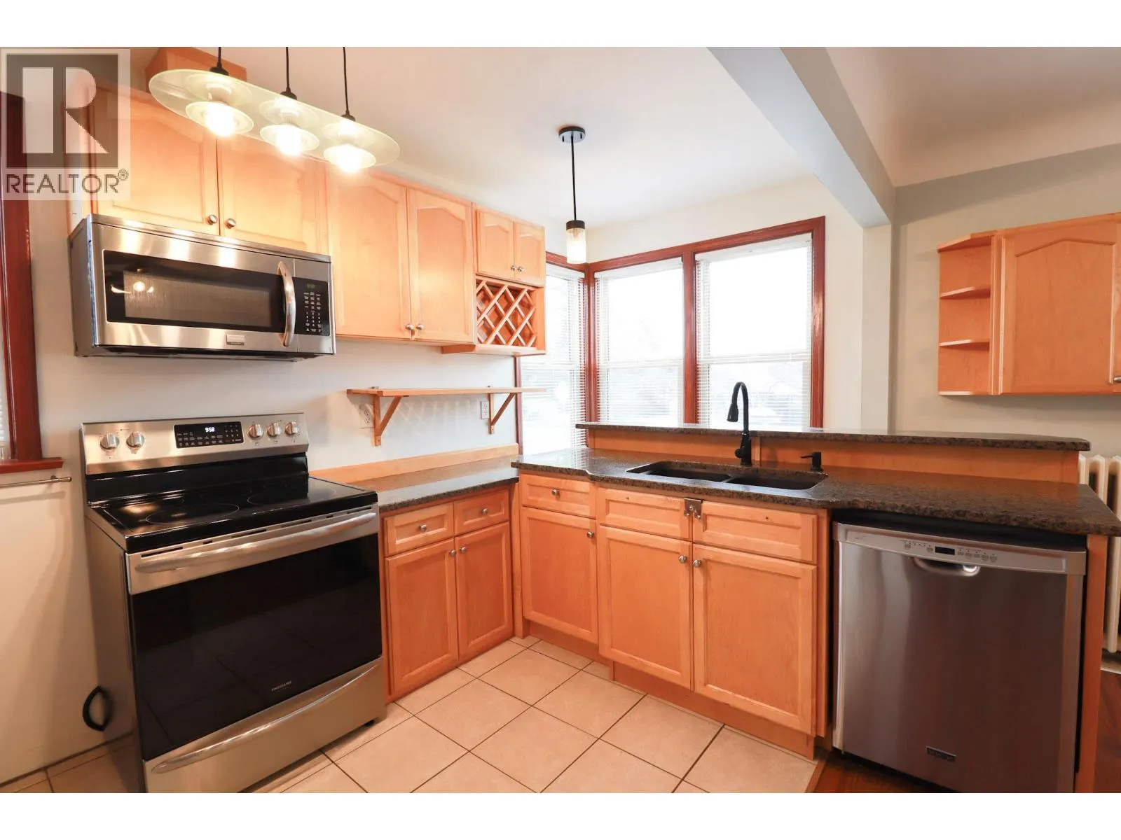 156 Nanaimo Avenue E