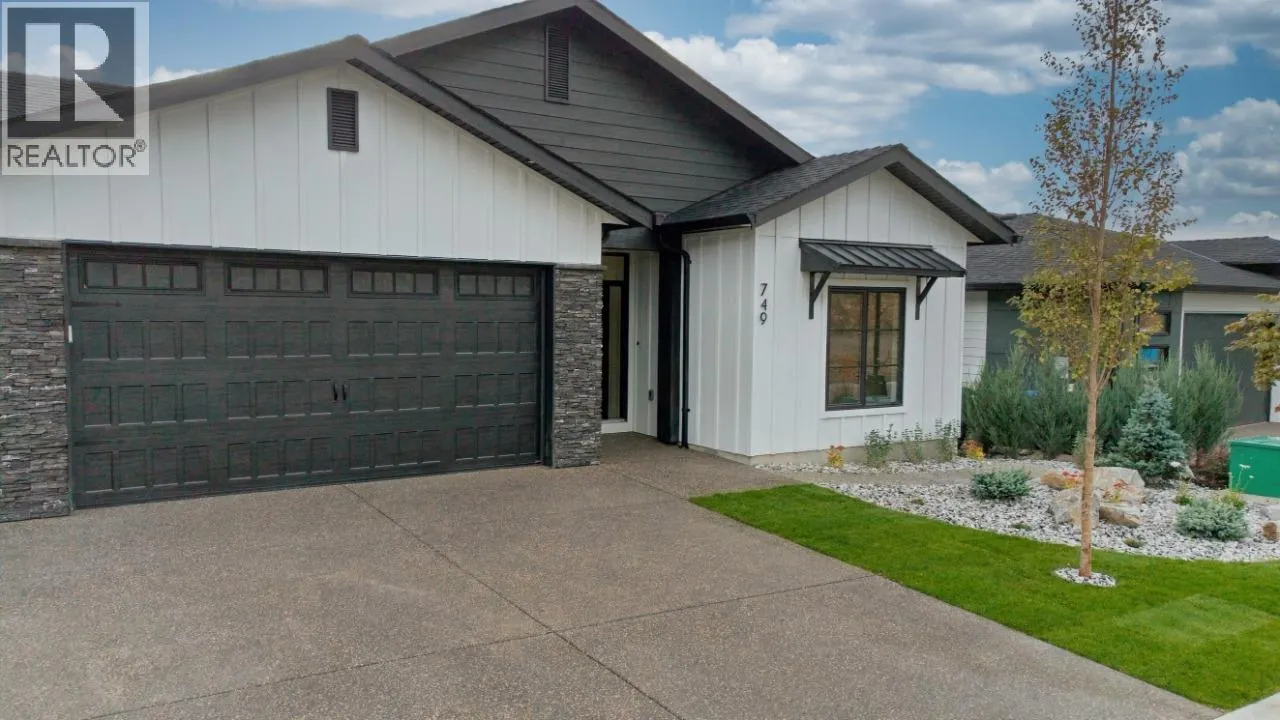 749 Carleton Street