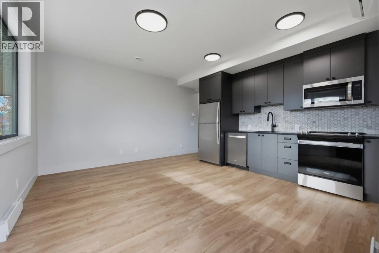 749 Carleton Street