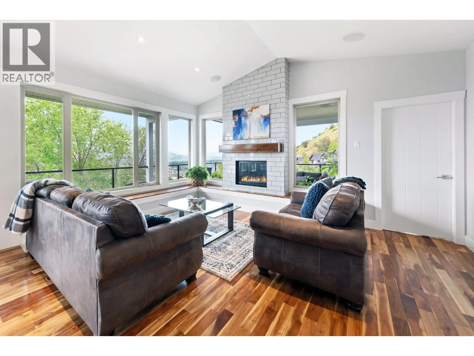 989 Mt Ida Lane