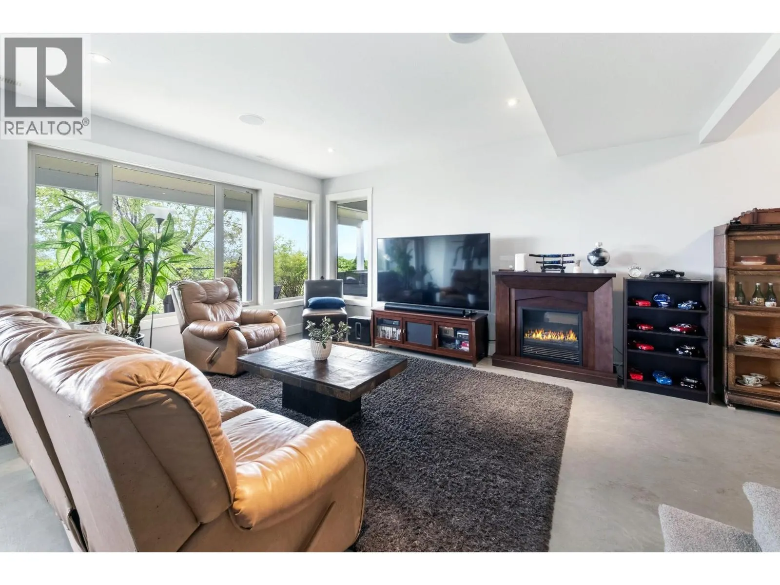 989 Mt Ida Lane