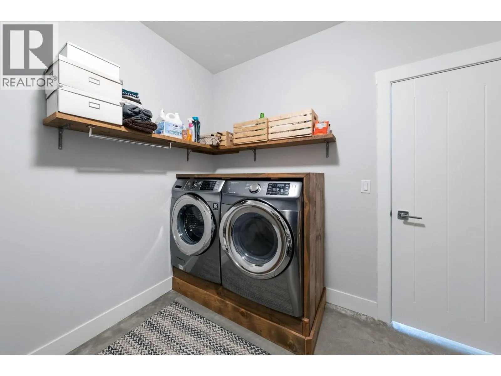 989 Mt Ida Lane